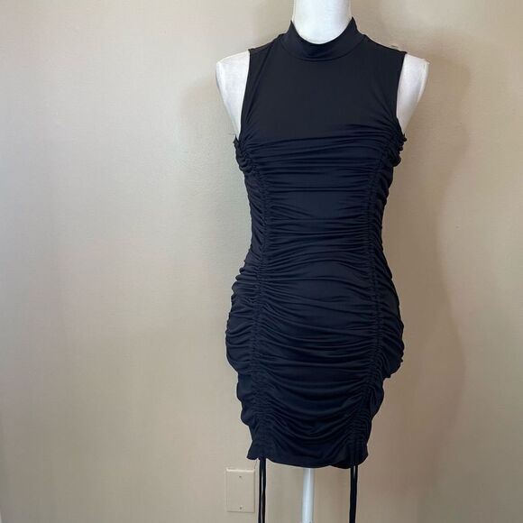 Heart N Hips| Small| Rouched| Bodycon| Mini| Has lots of stretch - Picture 8 of 14